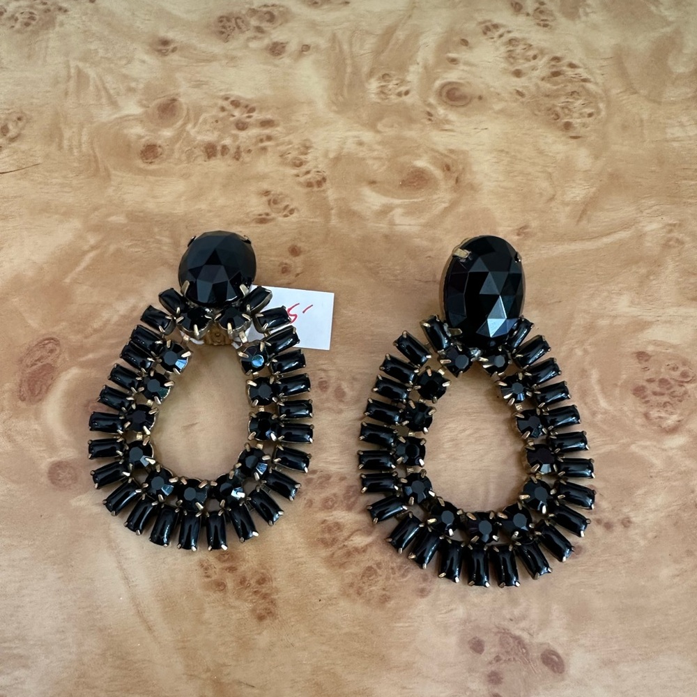 Elegant Black Teardrop Earrings